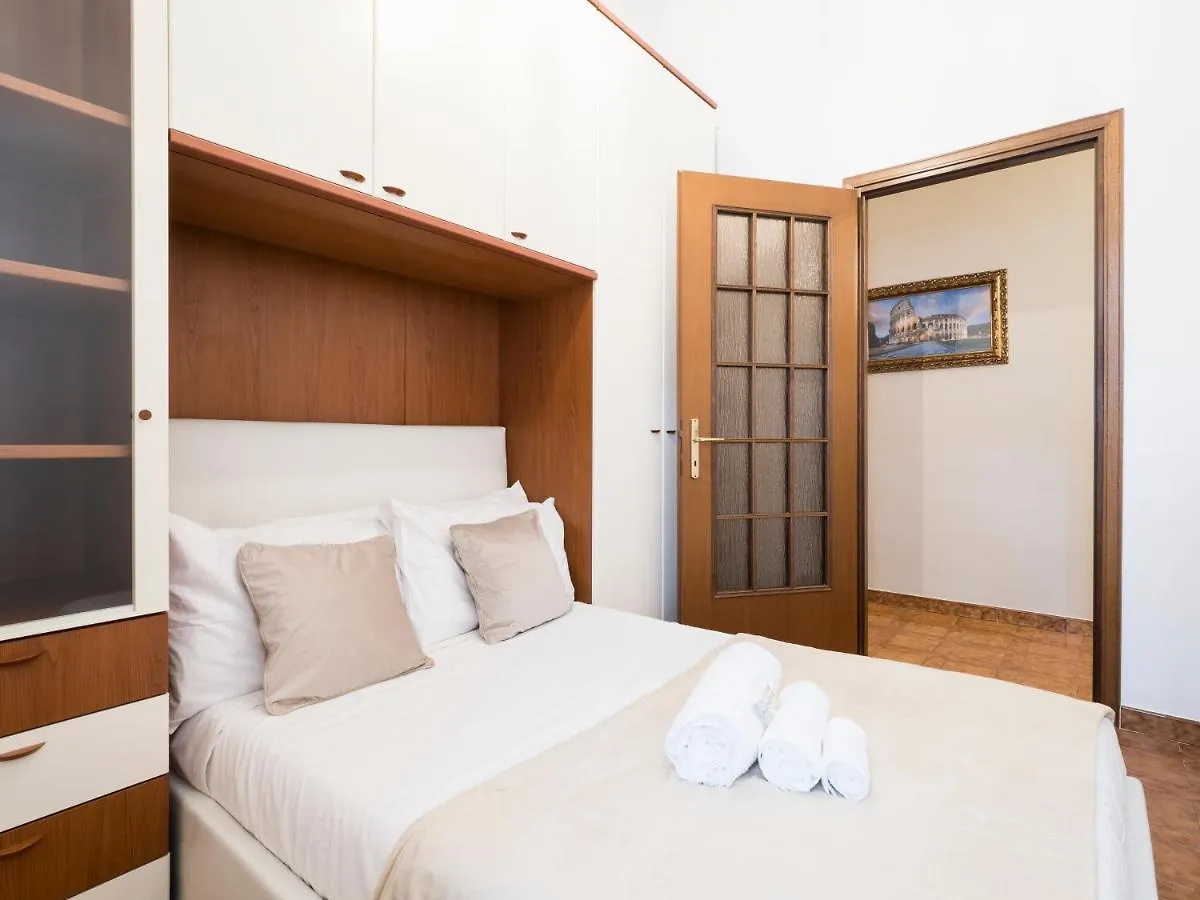 {2 Steps From The Colosseum} Free Wi-Fi & Netflix Apartment