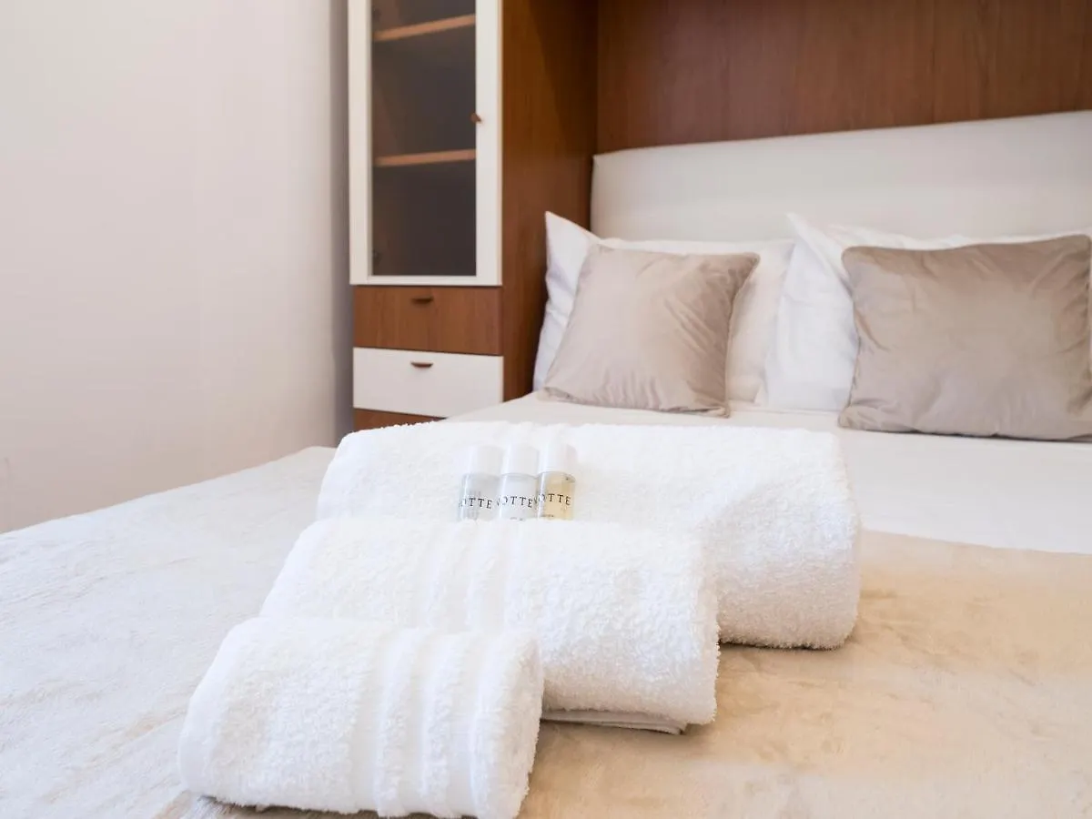 {2 Steps From The Colosseum} Free Wi-Fi & Netflix