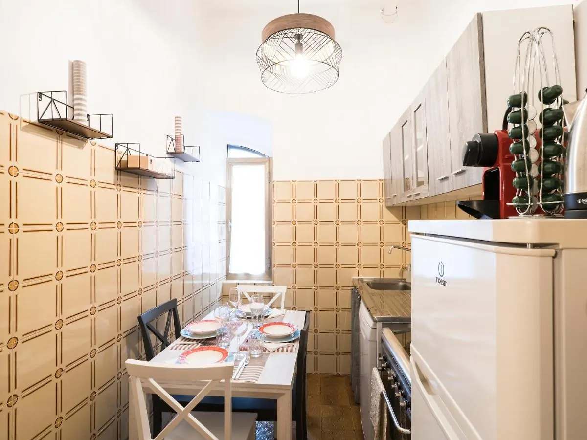 {2 Steps From The Colosseum} Free Wi-Fi & Netflix Rome