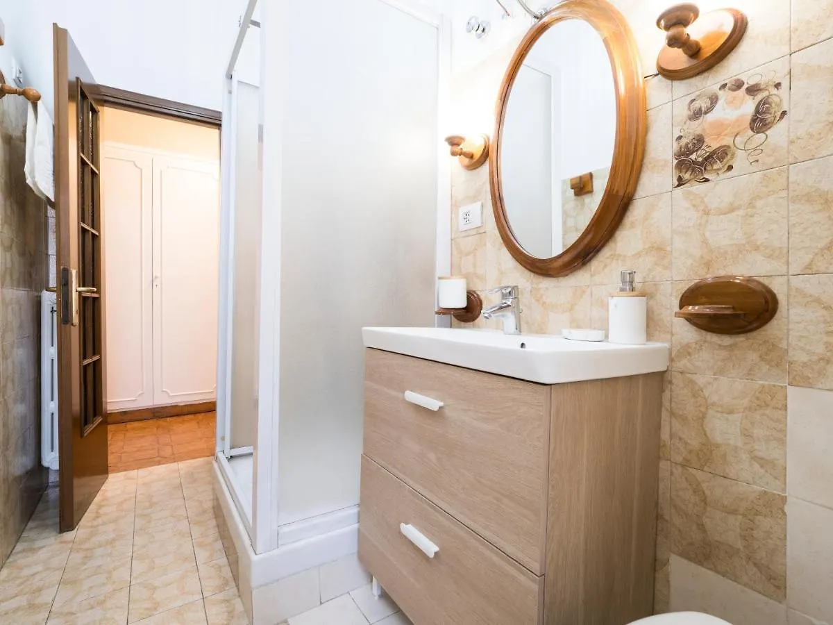 Apartment {2 Steps From The Colosseum} Free Wi-Fi & Netflix