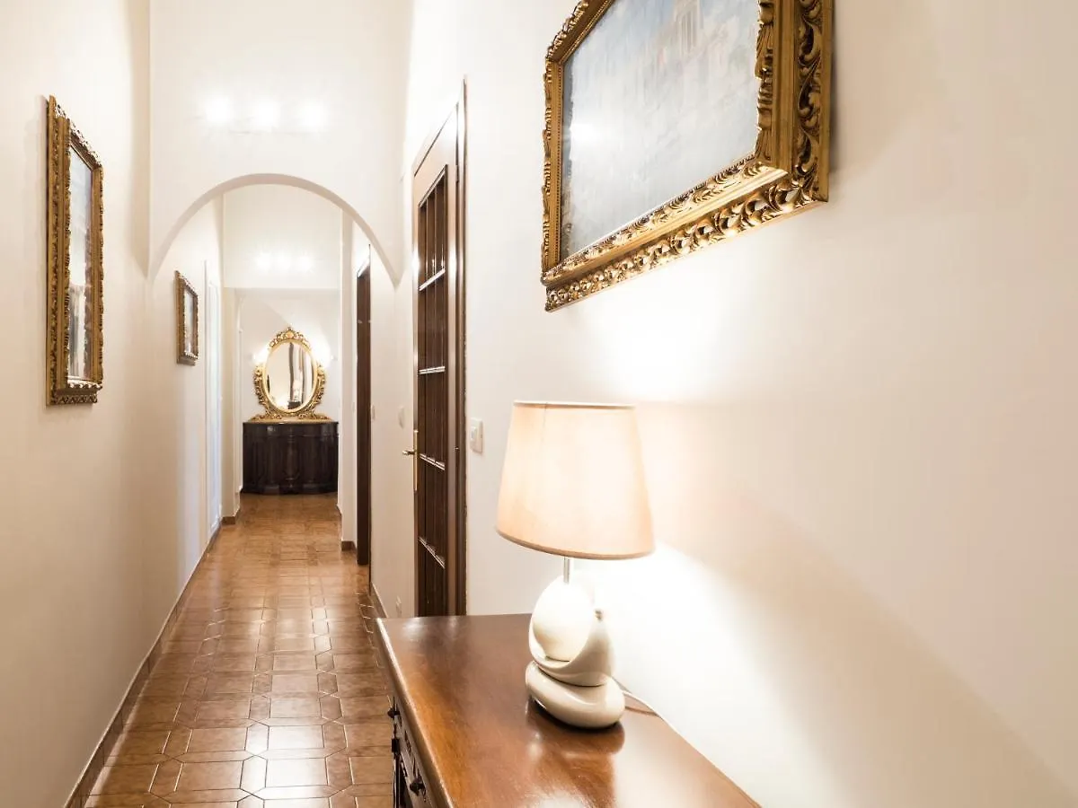 Apartment {2 Steps From The Colosseum} Free Wi-Fi & Netflix Italy