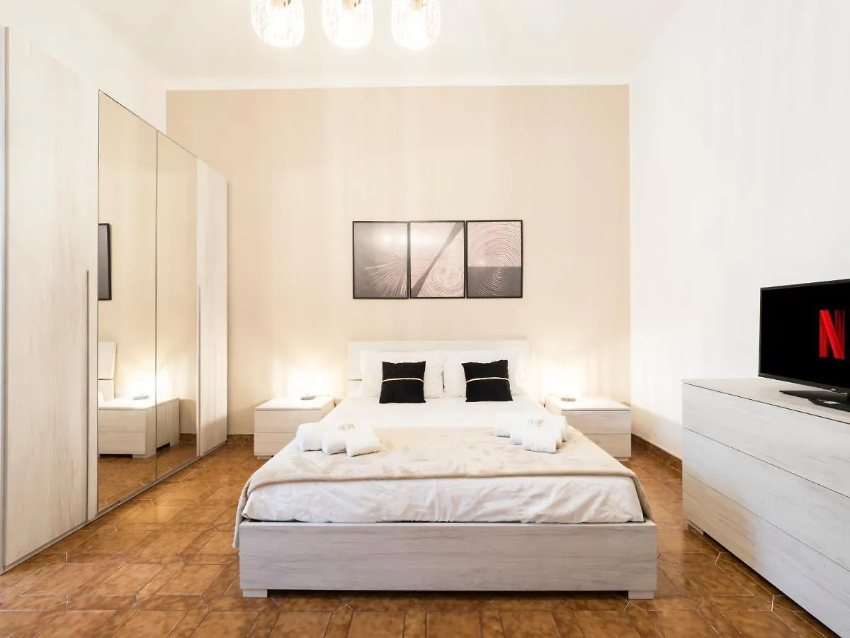 {2 Steps From The Colosseum} Free Wi-Fi & Netflix Italy