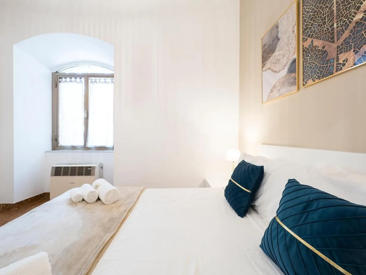 {2 Steps From The Colosseum} Free Wi-Fi & Netflix Apartment Rome