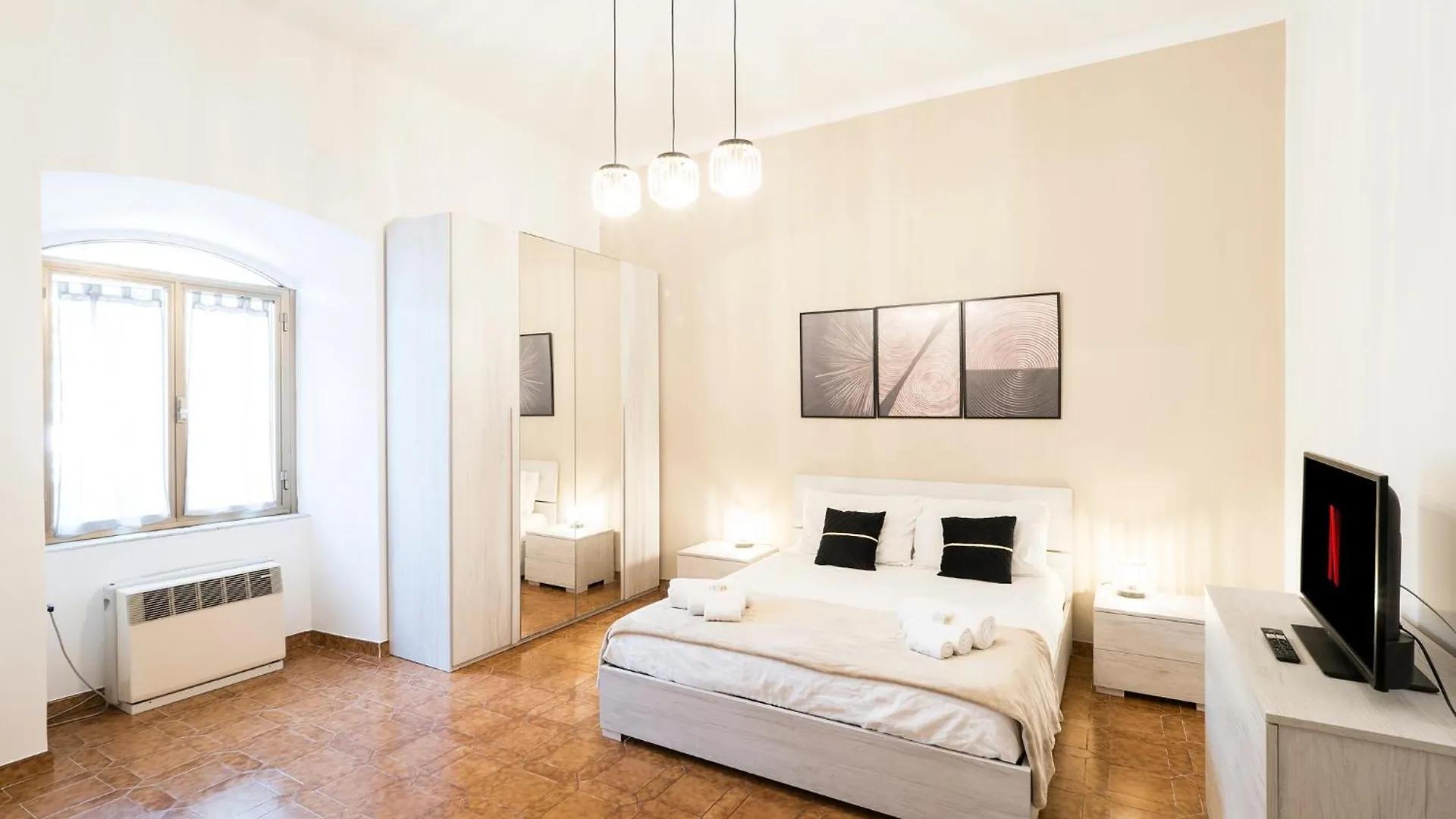 Apartment {2 Steps From The Colosseum} Free Wi-Fi & Netflix